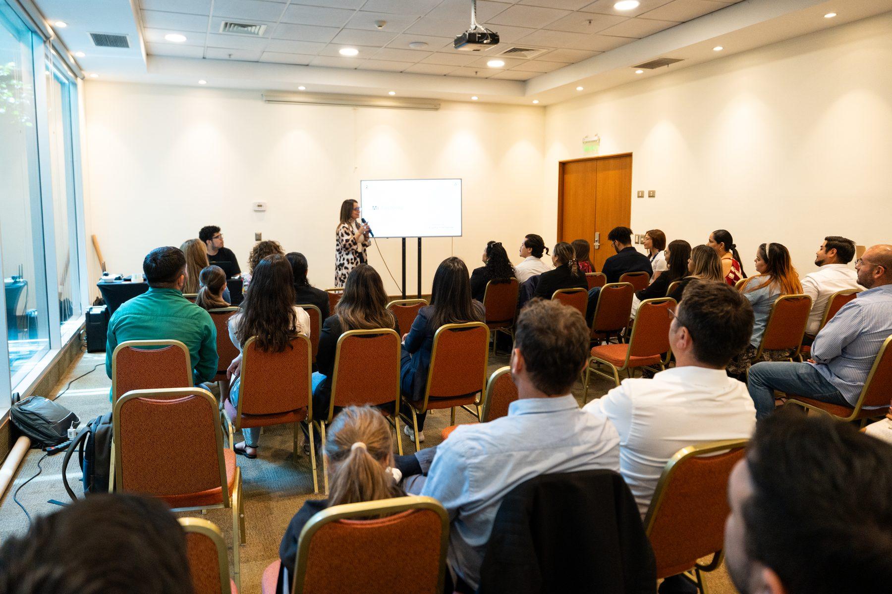 Clase presencial del Diplomado de Capital Academy