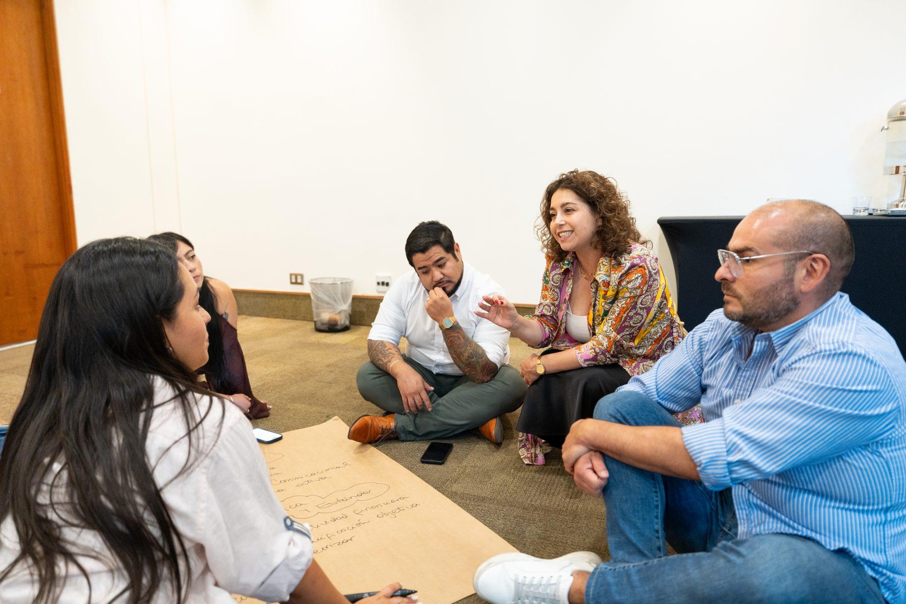 Trabajo en equipo sobre casos reales en clase